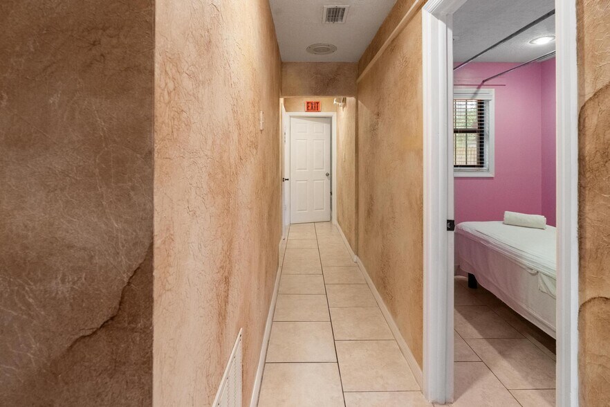 More Photos Of 4900 N 33rd Ave, Saint Petersburg Medical For Sale