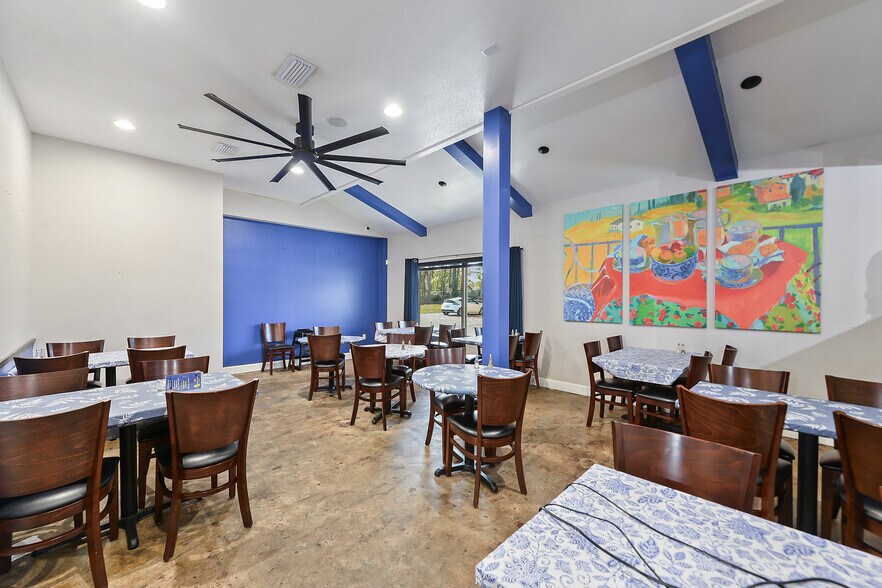 More Photos Of 1220 Bienville Blvd, Ocean Springs General Retail For Lease