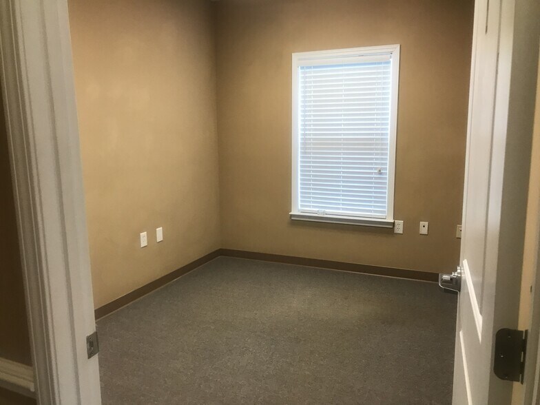 More Photos Of 5-7 Davis Keats Dr, Greenville Office Residential For Sale