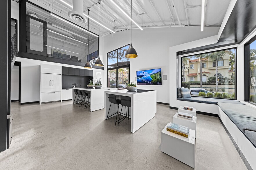 More Photos Of 236 S Sierra Ave, Solana Beach Loft Creative Space For Sale