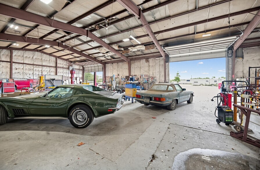 More Photos Of 32 Industrial Ct, Seekonk Warehouse For Lease