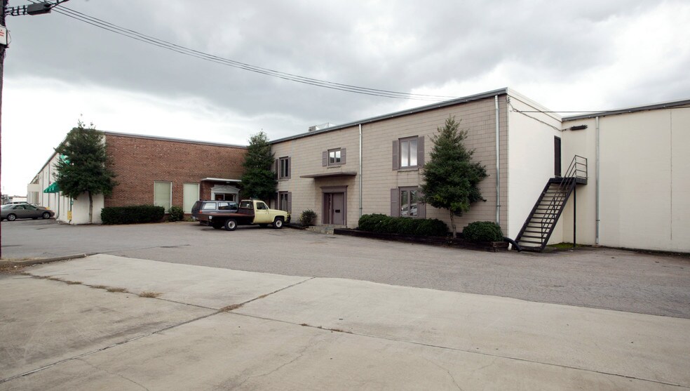 More Photos Of 2611-2615 Grandview Ave, Nashville Distribution For Lease