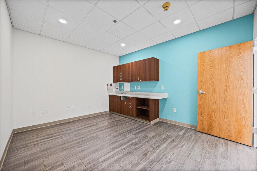 More Photos Of 70 Elizabeth Blackwell St, Geneva Office For Lease