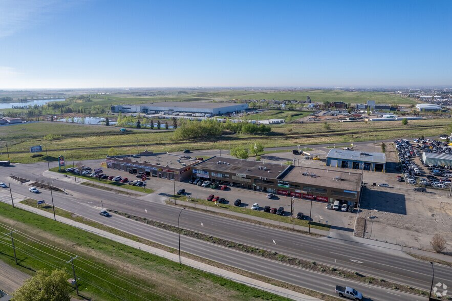 More Photos Of 5701 17th Ave SE, Calgary Showroom For Lease