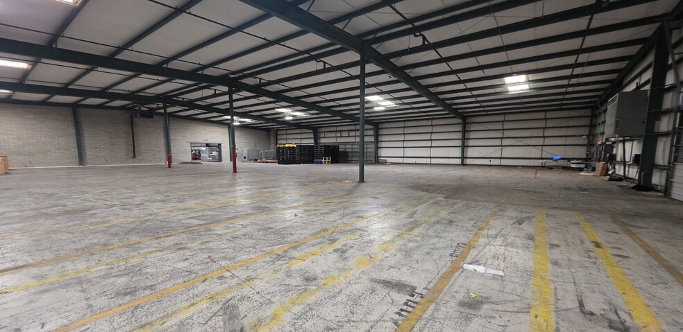 More Photos Of 1510 Antioch Church Rd, Greenville Warehouse For Lease