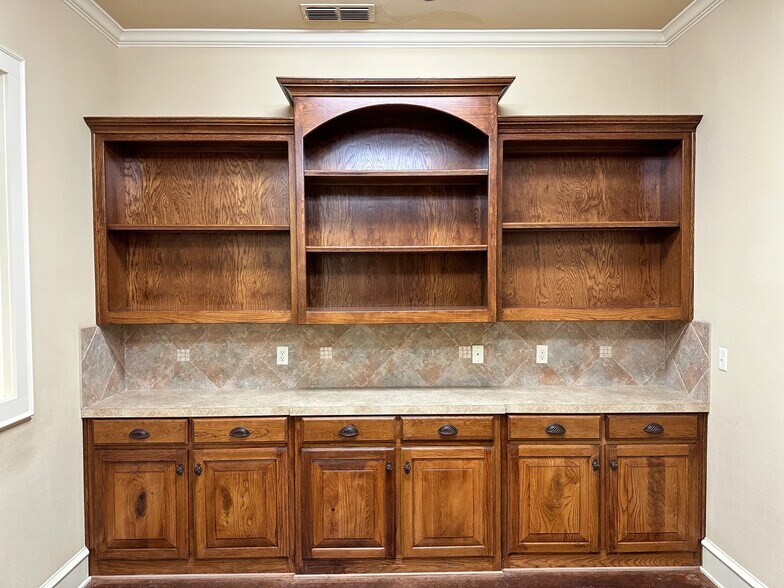 More Photos Of 441 Lone Star Dr, Abilene Office For Sale