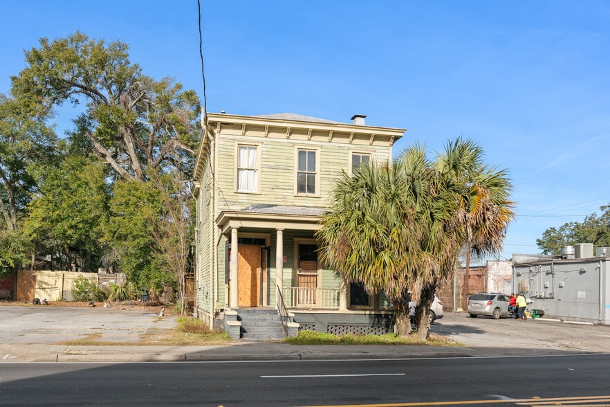 More Photos Of 8 W Victory Dr, Savannah Office Residential For Sale