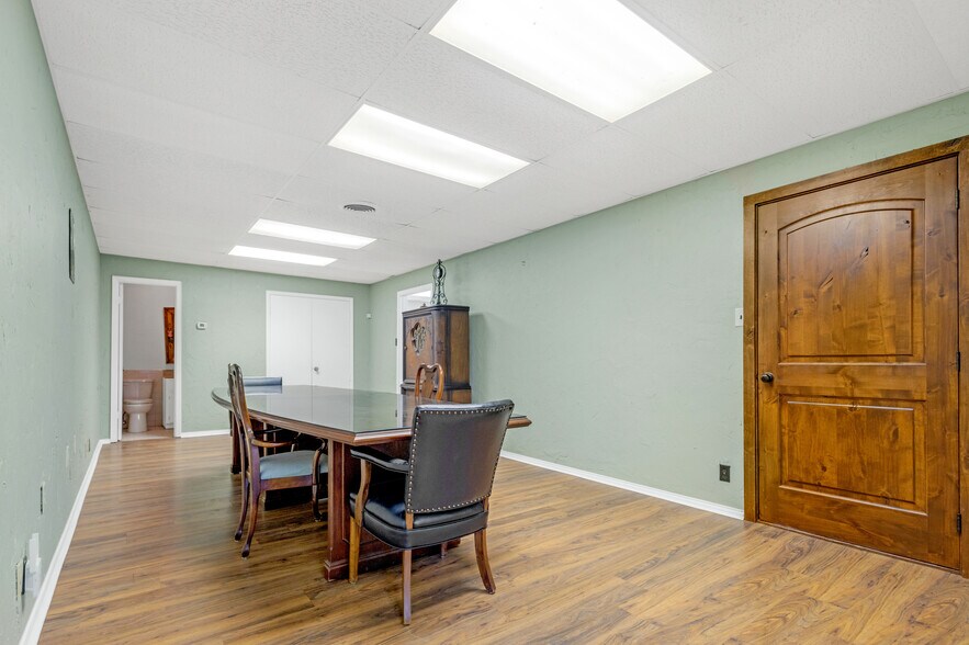 More Photos Of 101 S Main St, Quitman Office For Sale