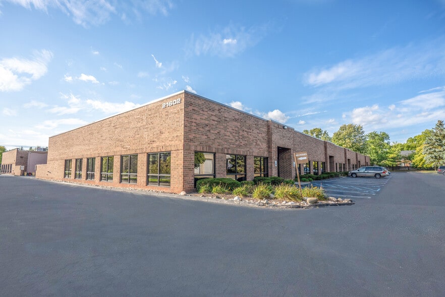 More Photos Of 21455 Melrose Ave, Southfield Unknown For Lease