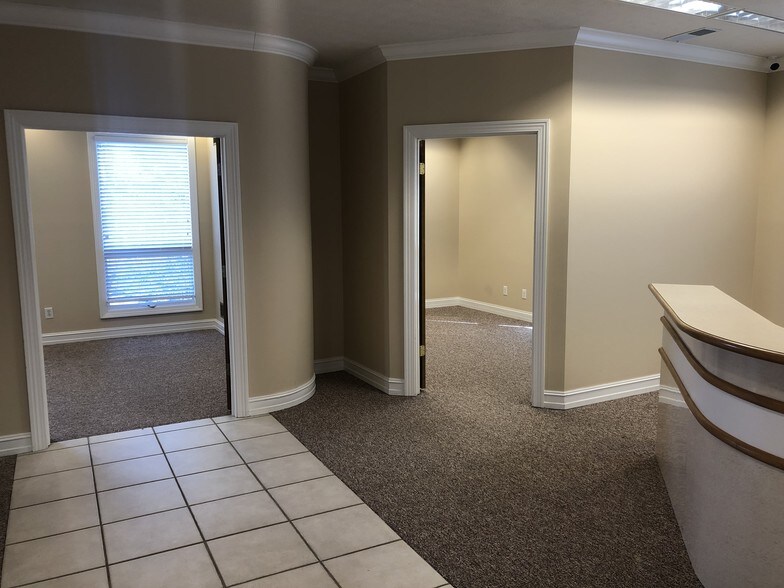 More Photos Of 1528 E Greyhound Pass, Carmel Office For Lease