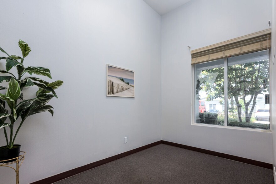More Photos Of 4639 Clyde Morris Blvd, Port Orange Office For Lease