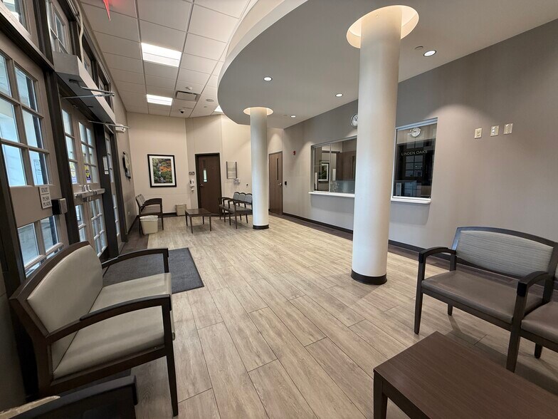 More Photos Of 9697 191st St, Mokena Office For Lease