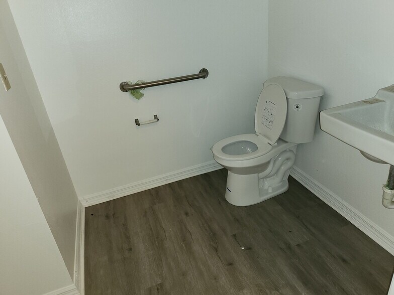 More Photos Of 1740 NE 23rd Ter, Ocala Warehouse For Lease