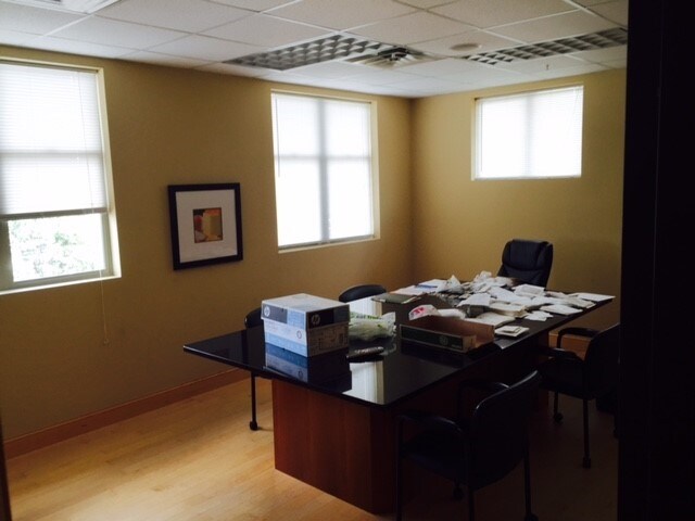 More Photos Of 913 Manor Dr NE, Spring Lake Park Office For Lease