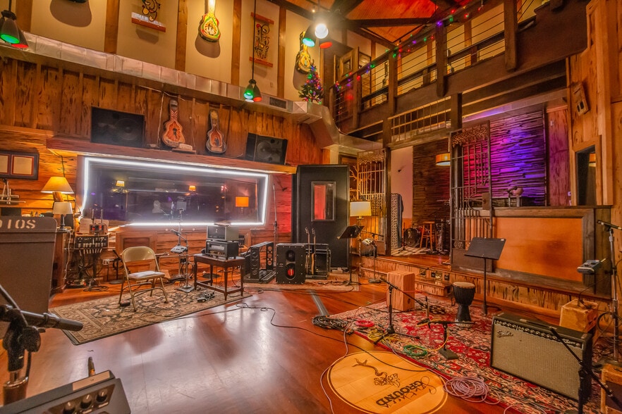 More Photos Of 114-116 17th Ave S, Nashville Office For Sale