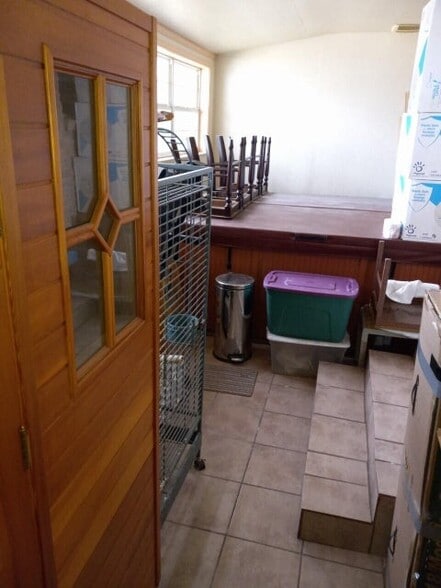 More Photos Of 1801 S 5th St, Leesville Hotel For Sale