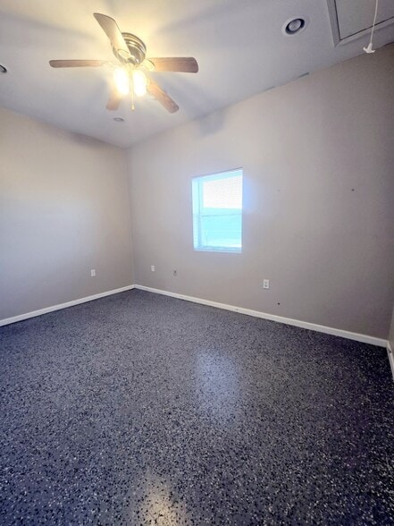 More Photos Of 2806 State Highway 105 Bldg 1, Charleston Flex For Lease