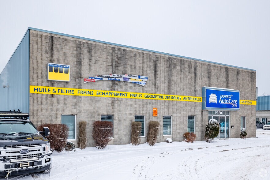Primary Photo Of 1580-1600 Boul Saint-Elzéar O, Laval Light Manufacturing For Sale