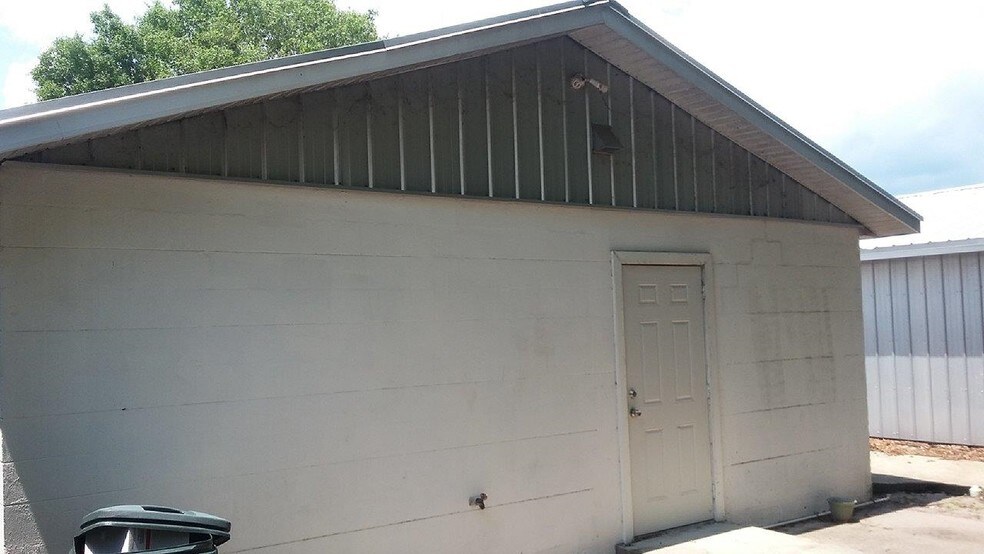 More Photos Of 1401 SW Martin Luther King Jr St, Arcadia General Retail For Lease