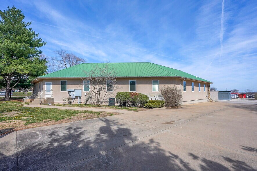 More Photos Of 425 W Pine St, Raymore Medical For Sale