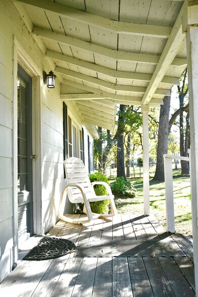 More Photos Of 9278 N Highway 77, Lexington Flex For Sale