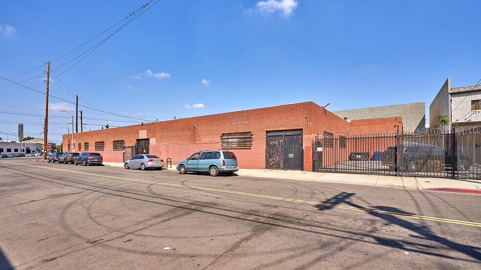 More Photos Of 3858 Broadway Pl, Los Angeles Warehouse For Lease