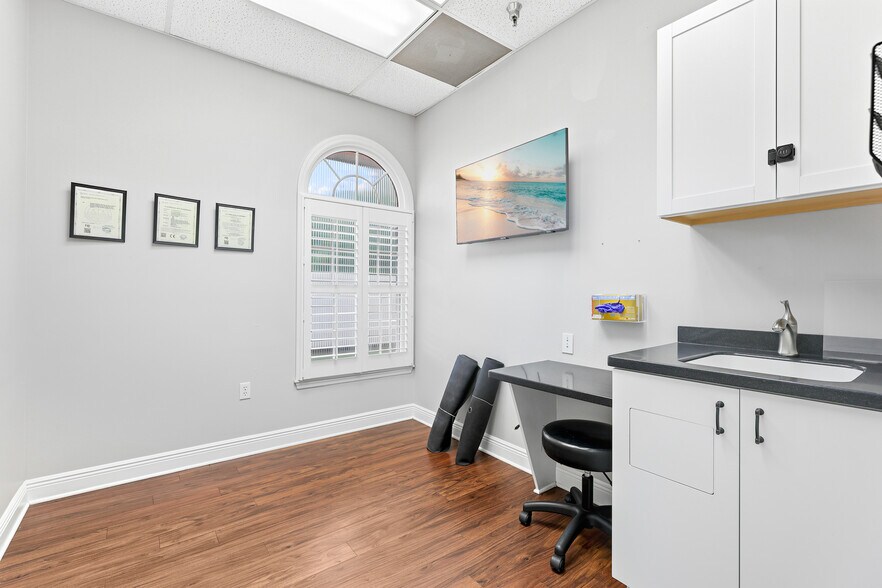 More Photos Of 4701 Manatee Ave, Bradenton Medical For Sale