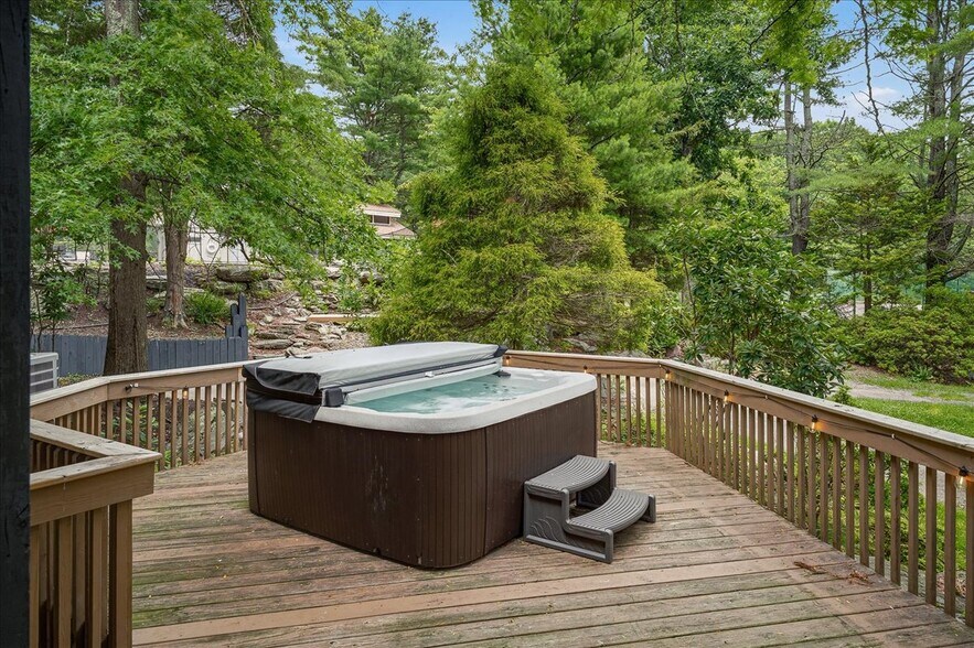 More Photos Of 112 Tawny Fox trl, East Stroudsburg Hospitality For Sale