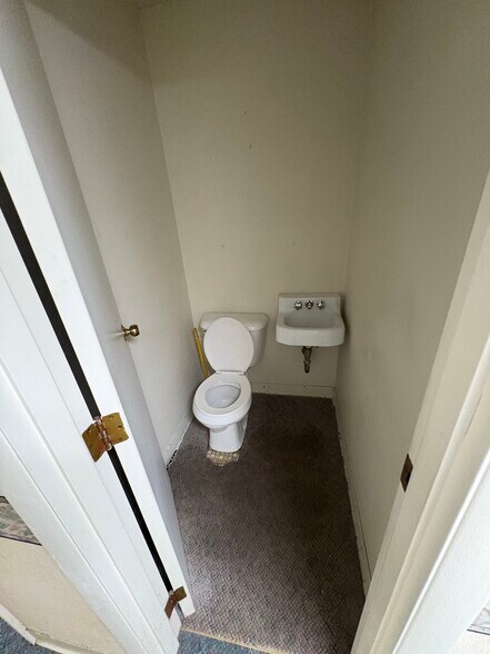 More Photos Of 2017 Sunset Blvd, Steubenville Office For Lease