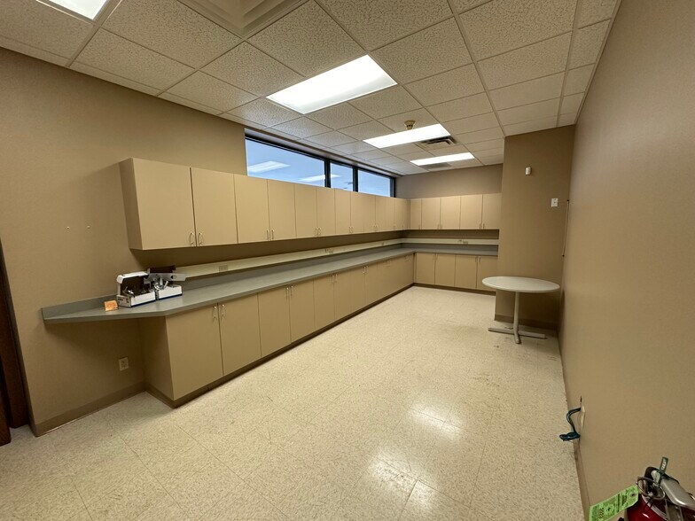 More Photos Of 2131-2229 S Neil St, Champaign Unknown For Lease