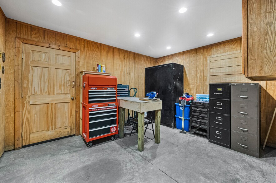 More Photos Of 227 West Ave, Albion Town Orleans Flex For Lease