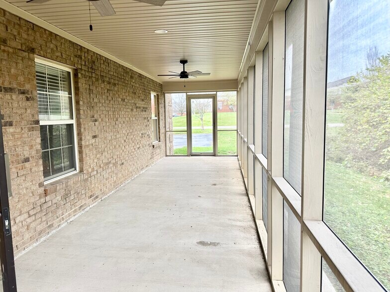 More Photos Of 104 Progress Dr, Frankfort Office For Sale