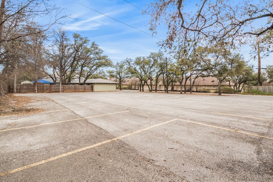 More Photos Of 14235 Blanco Rd, San Antonio Office For Sale