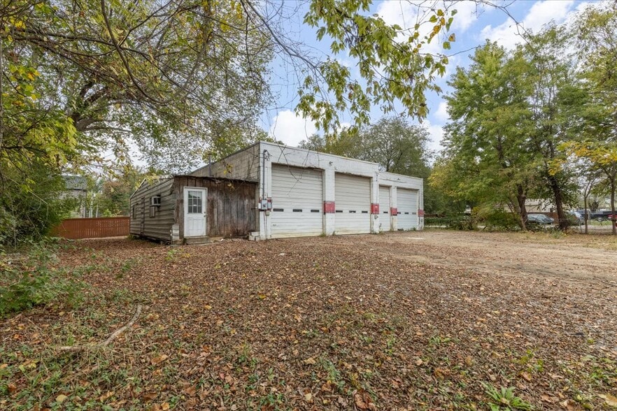 More Photos Of 1341 S School Ave, Fayetteville Auto Repair For Sale