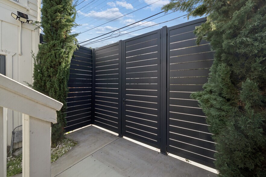 More Photos Of 7748 Santa Monica Blvd, West Hollywood Storefront Retail Residential For Sale