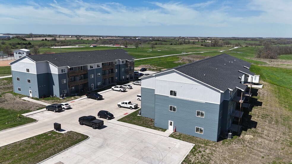 More Photos Of 1833 Curtis Ave, Chariton Apartments For Sale