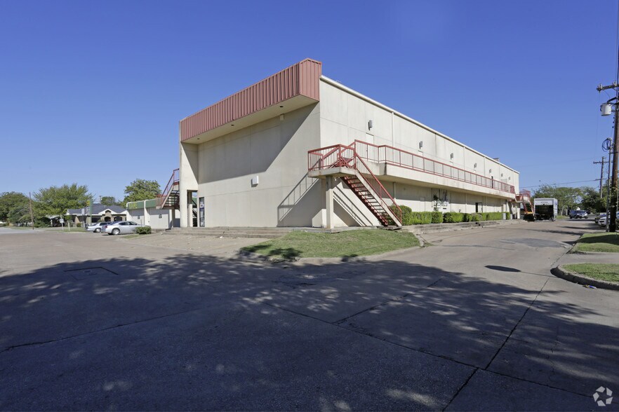 More Photos Of 1014 Ferris Ave, Waxahachie Freestanding For Lease
