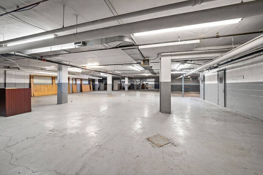 More Photos Of 2165 Av Madison, Montréal Office Residential For Lease