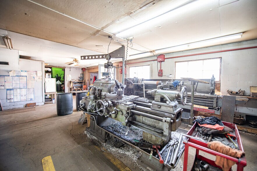 More Photos Of 1128 N Main St, Uhrichsville Manufacturing For Sale