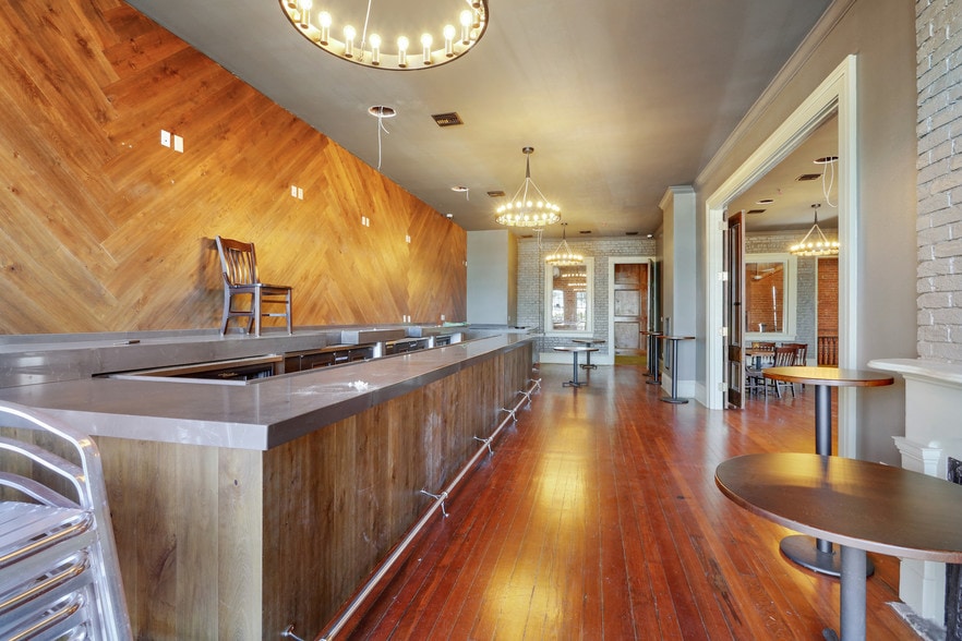 More Photos Of 3226 Magazine St, New Orleans Restaurant For Sale