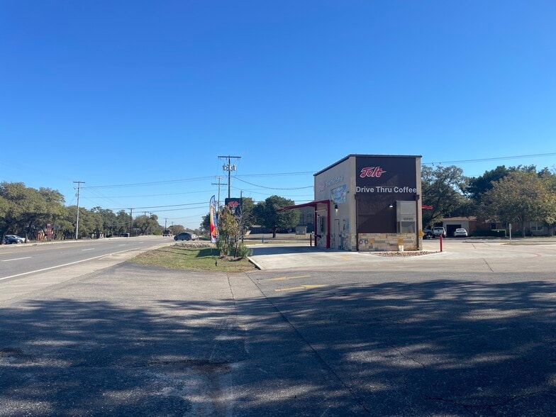 More Photos Of 1515 N Walnut Ave, New Braunfels Freestanding For Lease