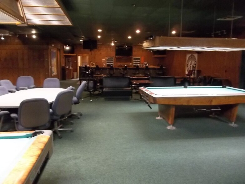 More Photos Of 3801 S Santa Fe Ave, Chanute Bar For Sale