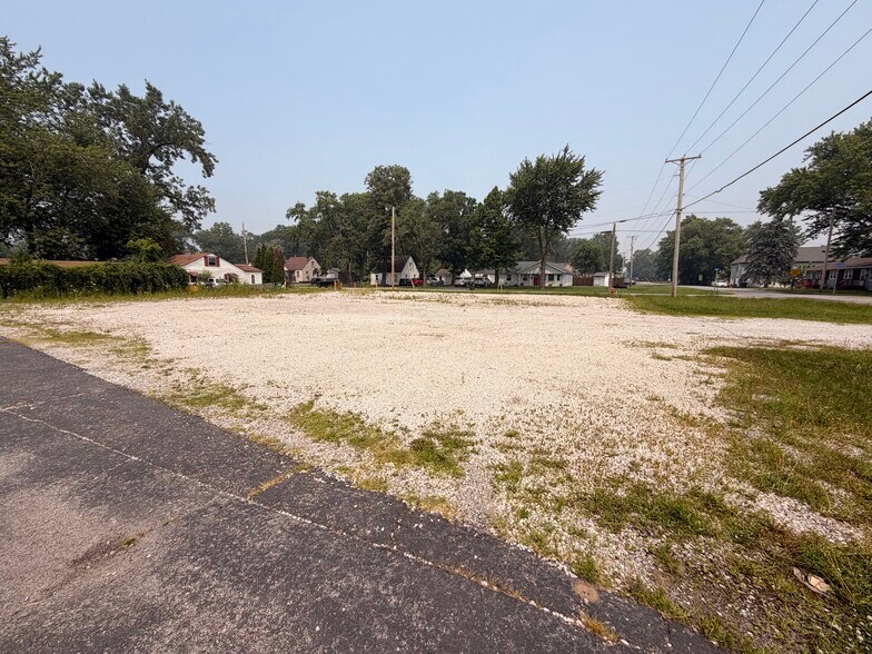 More Photos Of 1500 W 37th Ave, Hobart Freestanding For Lease