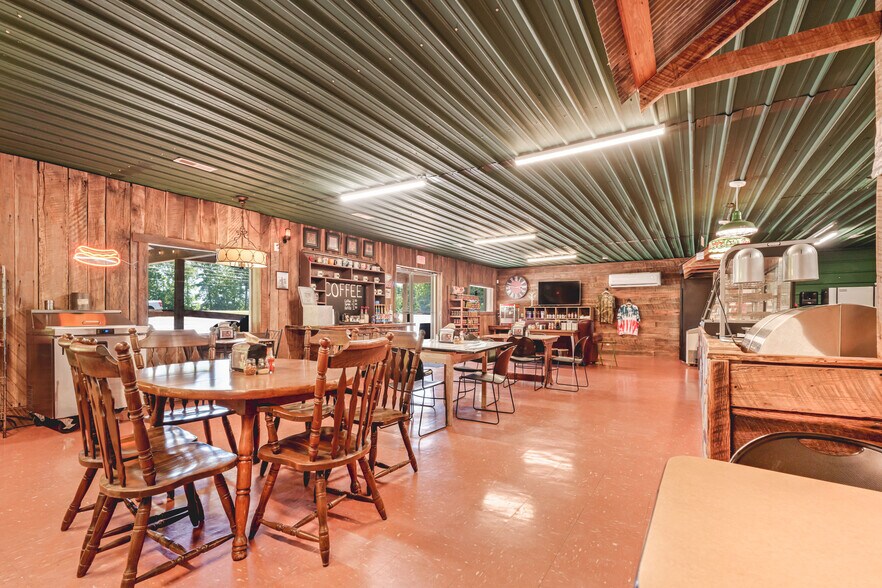 More Photos Of 112 Wilderness Rd, Mammoth Cave General Retail For Sale