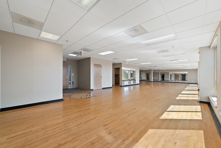 More Photos Of 44320 Premier Plaza, Ashburn Office For Sale