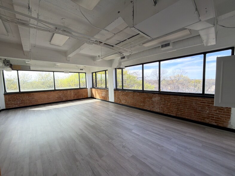 More Photos Of 1005 W Jefferson Blvd, Dallas Loft Creative Space For Lease