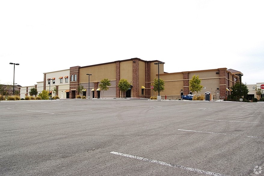 More Photos Of 670 S Green Valley Pky, Henderson Storefront Retail Office For Lease