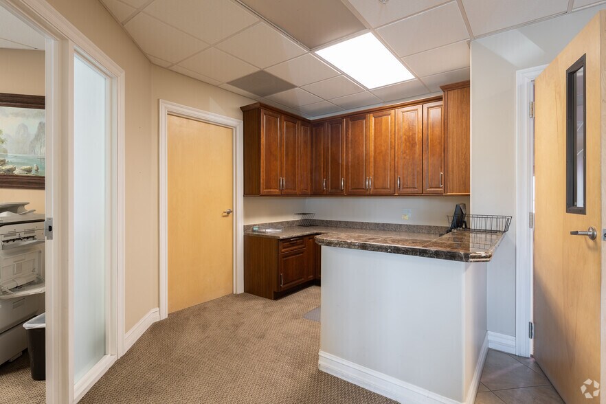 More Photos Of 1043 Civic Center Dr W, Santa Ana Office For Lease