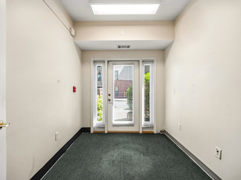 More Photos Of 64 Clingman Ave, Asheville Office For Sale
