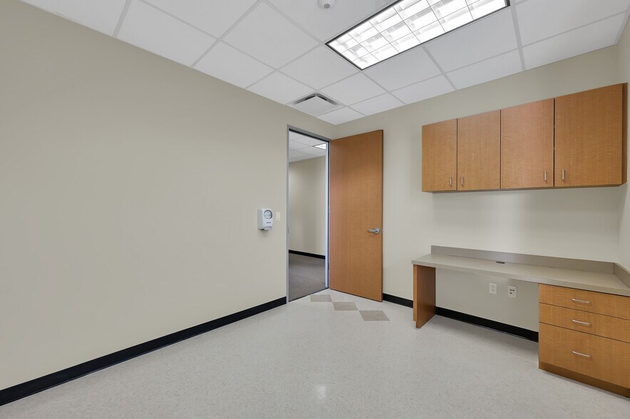 More Photos Of 1125 Cypress Station Dr, Houston Medical For Sale